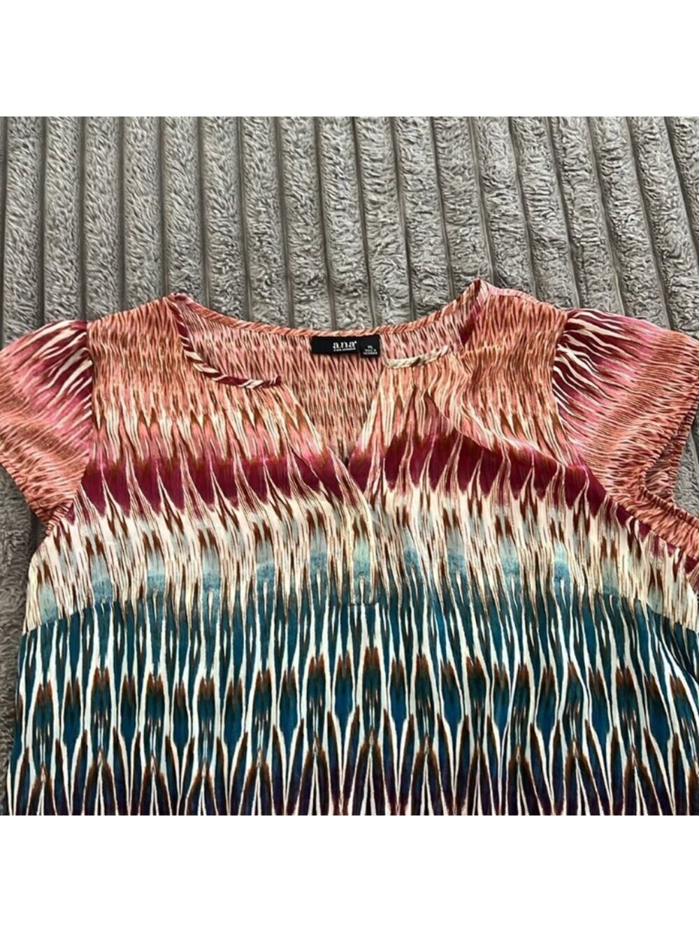 Women’s Top - Picture 2 of 4
